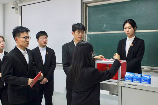 说明: G:\活动—上网站\雷竞技raybet第三次学代会\mmexport1701926714453.jpg